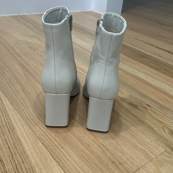 Ivory/white pointed toe ankle boots - Picture 3 of 6